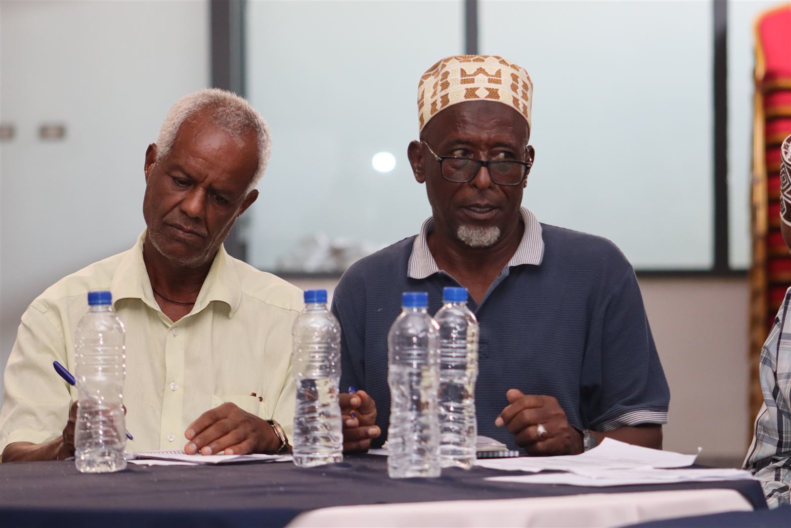 Two participants in close discussion at a training table